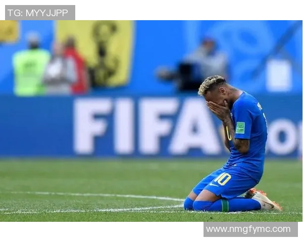 足球巨星眼含泪水掩面而泣背后的心酸与不为人知的压力